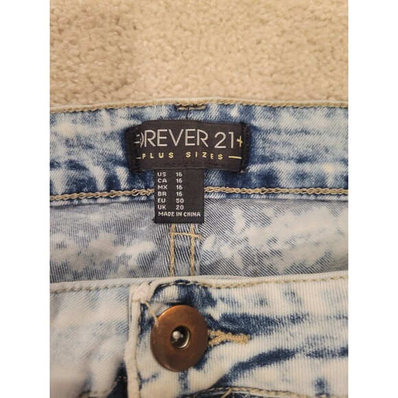 Forever 21 Plus Size Women 16 Stone Wash Jean Denim Shorts Rolled Distressed - Picture 3 of 6